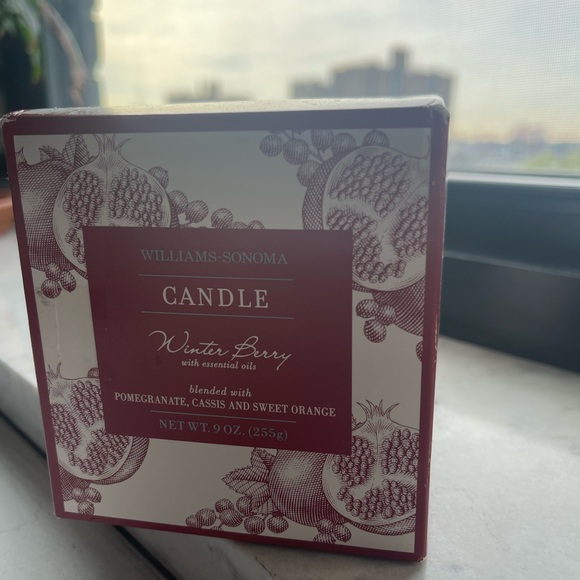 Williams Sonoma Winter Berry Candle - NEW IN BOX 9oz - Picture 1 of 6
